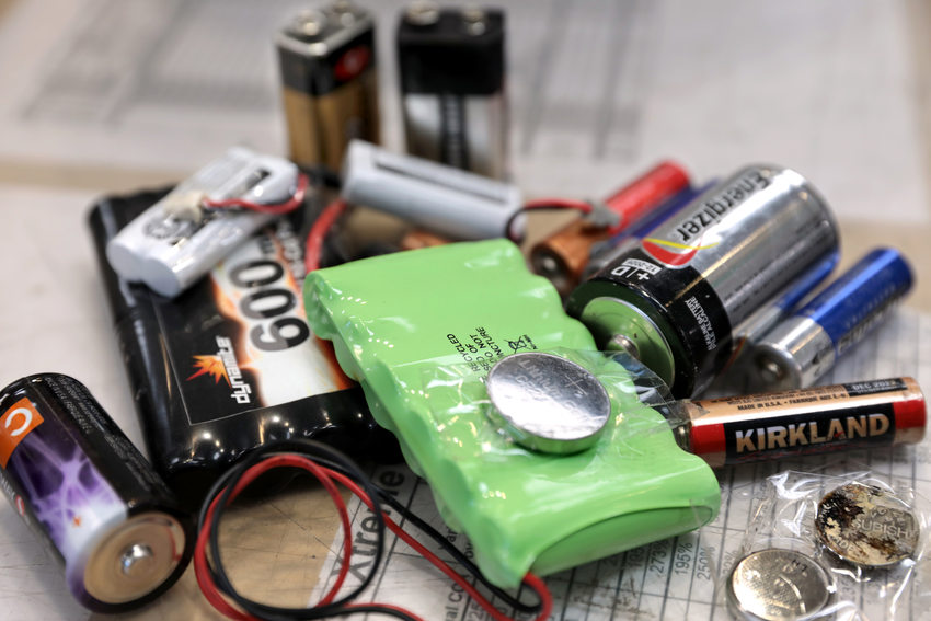 What's inside a 6V lantern battery? 