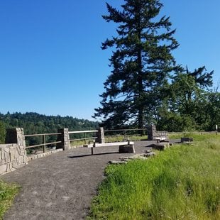 photo of new overlook at Canemah Bluff