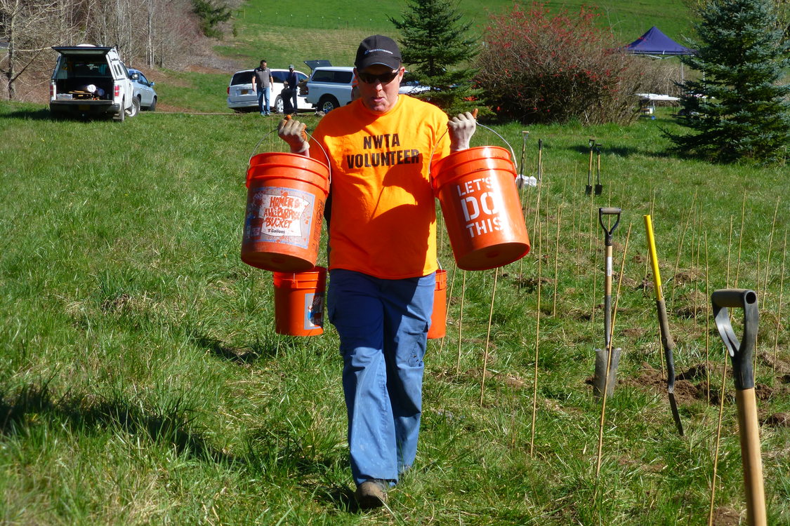 photo of Andy Crump of Northwest Trail Alliance volunteering at North Abbey Creek